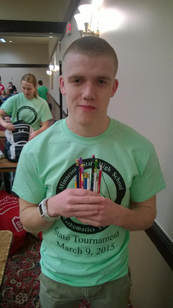 LNMathLeague's tweet photo. .@bindercommakyle with an obscene number of pencils before the state meet. "A sharp mind needs a sharp pencil" http://t.co/HTAPNvHP2v