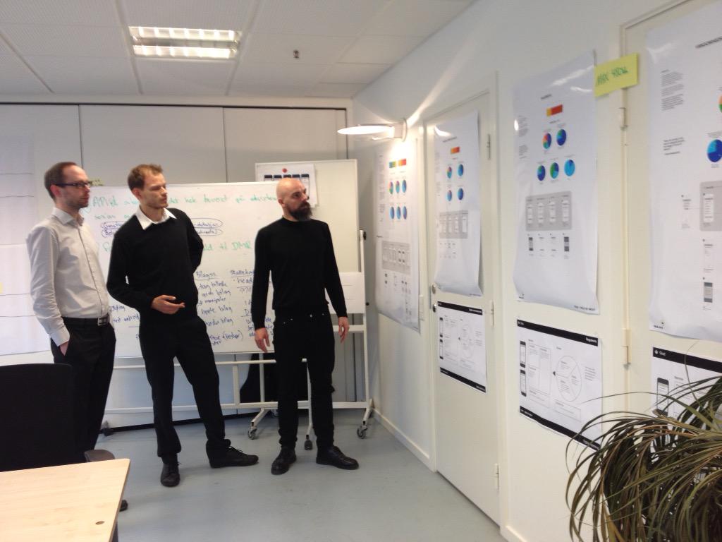 roennowsimonsen's tweet image. Gik forbi et af vores nye projekter på min vej retur til kontoret. Gode folk igang med at lave en skat-app #dkboz