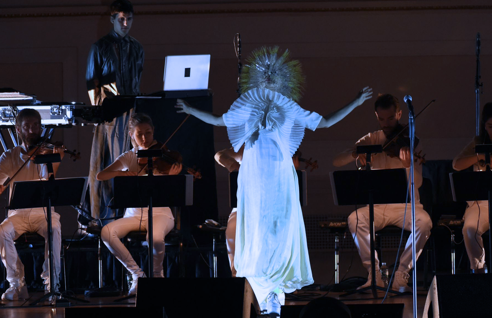 pitchfork's tweet image. Watch @bjork &amp;amp; @arca1000000 perform "Stonemilker" this past weekend at Carnegie Hall p4k.co/K6LDw