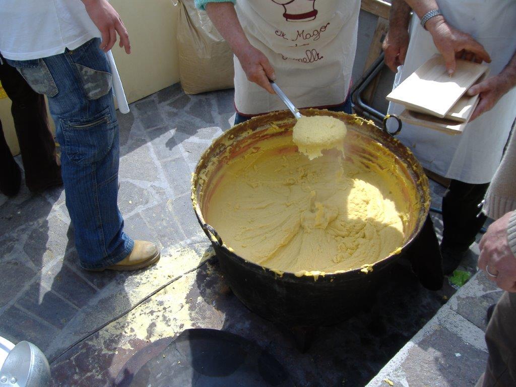 ProLocoAscrea's tweet image. 29 Marzo, #Polentata 2015: #polenta con salsicce e spuntature più #vino #ascrea #prolocoascrea #lagodelturano