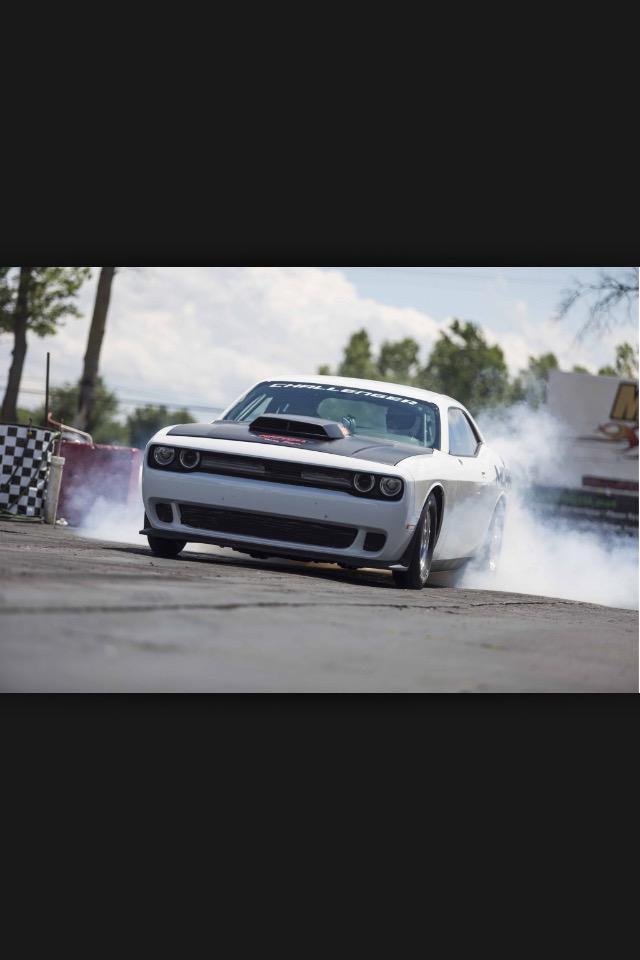 challengertalk's tweet photo. Get ready for the 2015 Dodge Challenger Drag Pak 7.0L 426 @RRRawlings @moparchurch @The_Mopar_Man @ModernMoparsOSC 🇺🇸 http://t.co/BJbJOUMFyZ