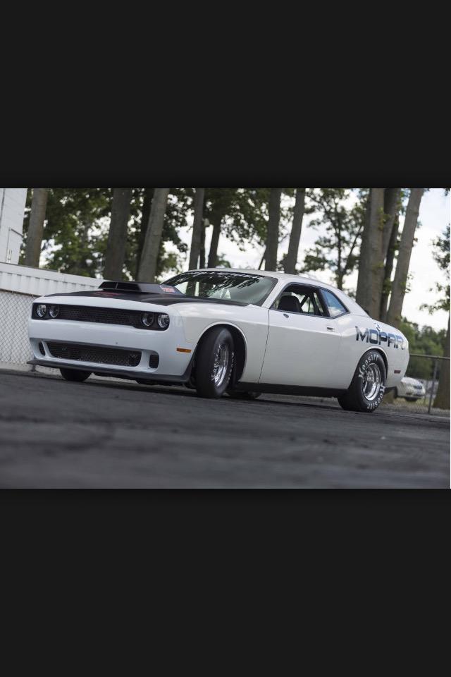 challengertalk's tweet photo. Get ready for the 2015 Dodge Challenger Drag Pak 7.0L 426 @RRRawlings @moparchurch @The_Mopar_Man @ModernMoparsOSC 🇺🇸 http://t.co/BJbJOUMFyZ