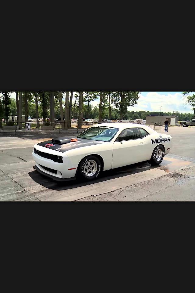 challengertalk's tweet photo. Get ready for the 2015 Dodge Challenger Drag Pak 7.0L 426 @RRRawlings @moparchurch @The_Mopar_Man @ModernMoparsOSC 🇺🇸 http://t.co/BJbJOUMFyZ