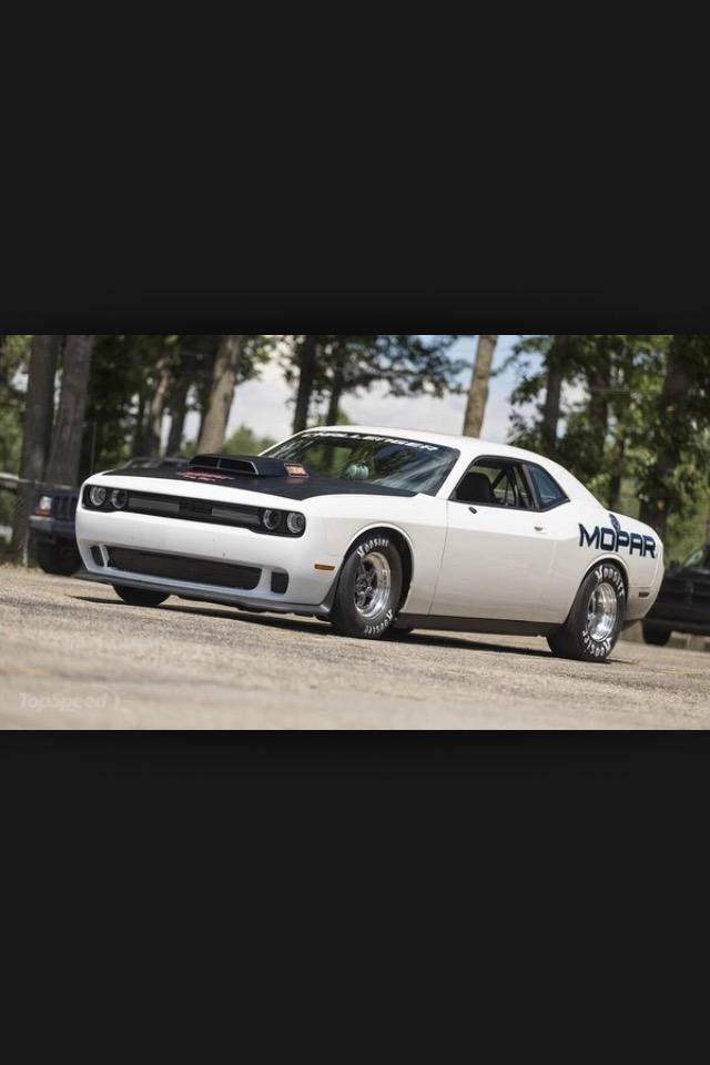 challengertalk's tweet photo. Get ready for the 2015 Dodge Challenger Drag Pak 7.0L 426 @RRRawlings @moparchurch @The_Mopar_Man @ModernMoparsOSC 🇺🇸 http://t.co/BJbJOUMFyZ