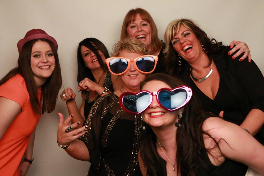 gigglebox_pose tweet picture