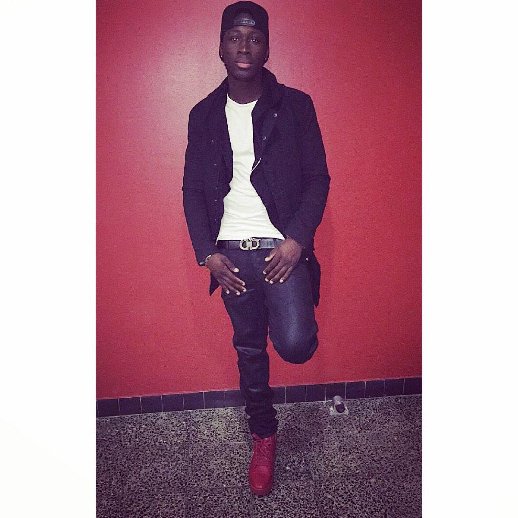 Jimmy_40000's tweet image. A moi tout seul je suis un duo #Jimmy2fois #40000Gang #92i #Semellerougeetlspiedsquipiquent #Salvatore