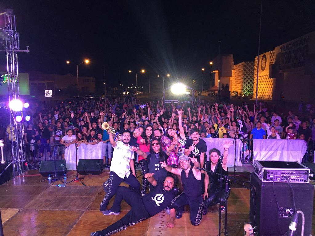 losdeabajomx's tweet photo. "En el mar, la vida es más sabrosa" gracias Mérida por la buena vibra @CulturaCDMX @FILEYmx http://t.co/5rr3WjXiy9
