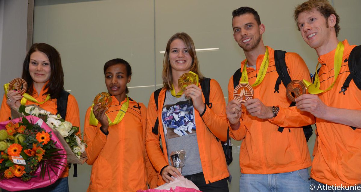 AtletiekLive's tweet photo. De Nederlandse ploeg is terug uit Praag met maar liefst 5 medailles !!! #EKIndoor #Praag2015 http://t.co/jFeAHROVgl