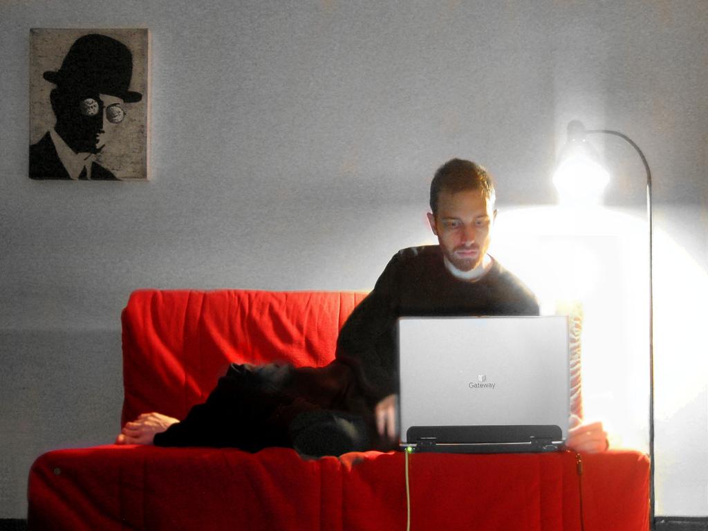 Twobadtourists On Twitter Gay Couchsurfing Tips And Tricks For