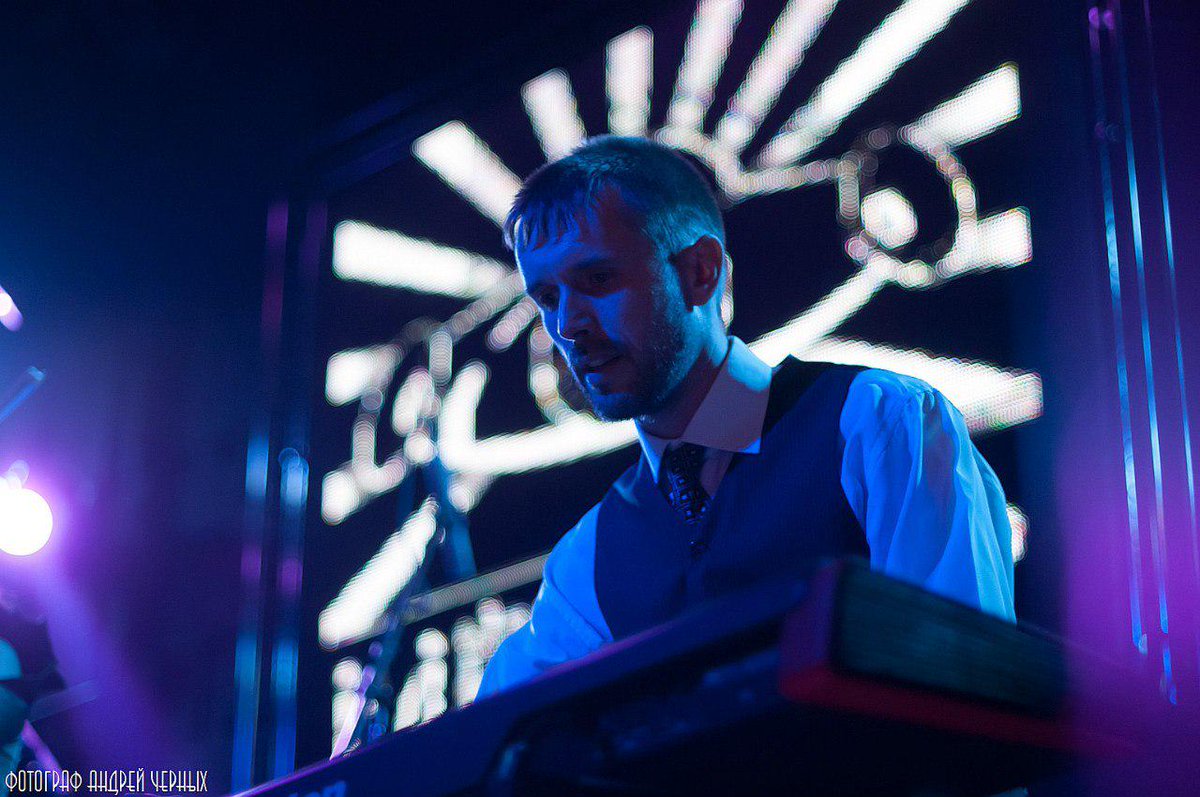 MessageGoodbye's tweet image. Бабкин Дмитрий (клавишные), КТЗ Байконур, 8 марта. За фото большое спасибо Андрею Черных.