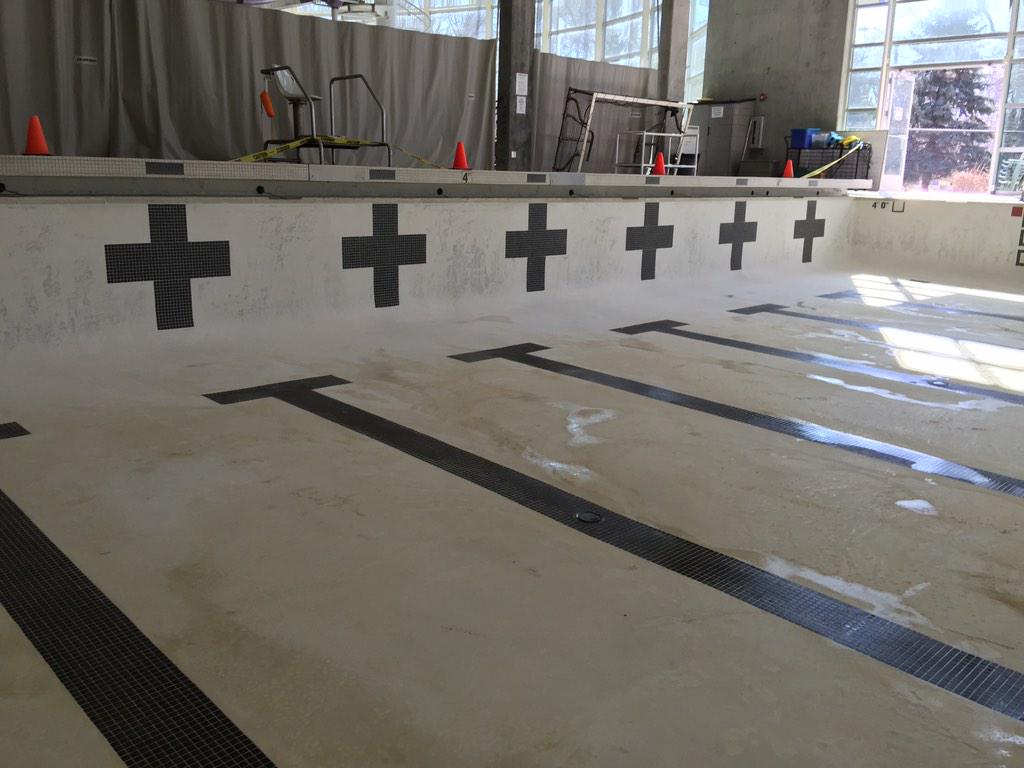 FairmontPool's tweet photo. Can you see where we've scrubbed? http://t.co/BtkIKEGa0j