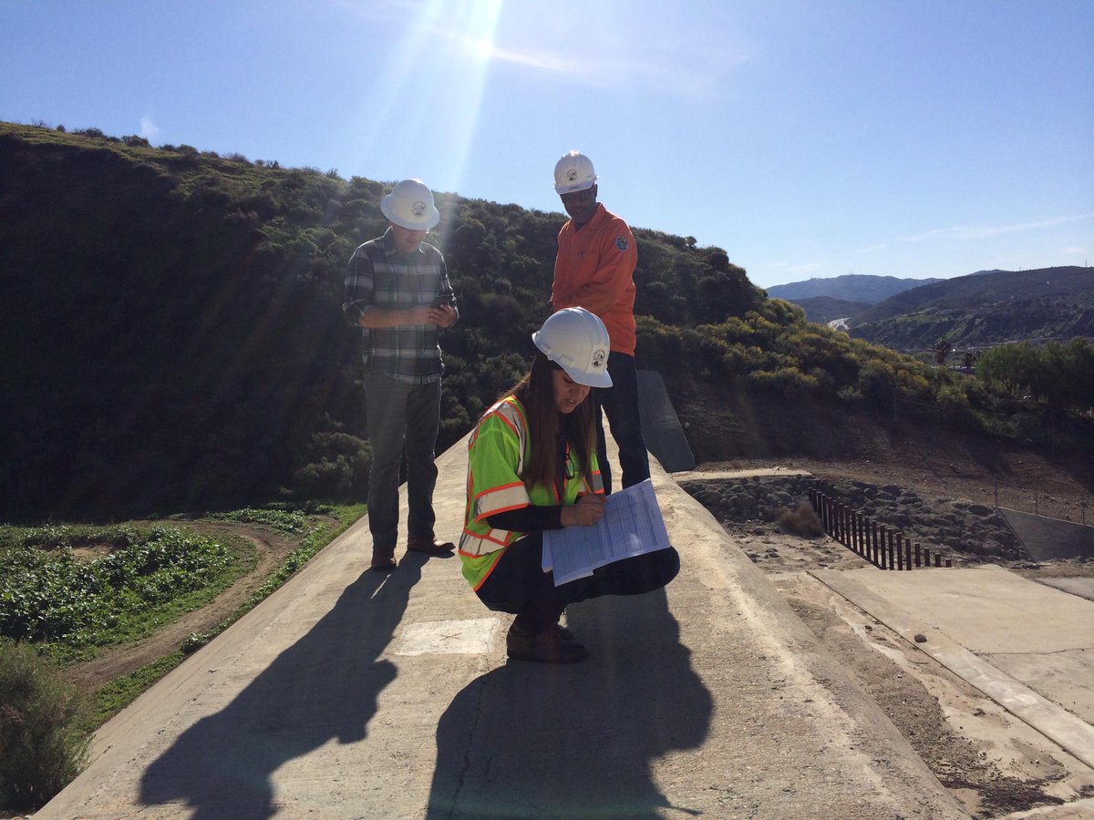 LACoPublicWorks's tweet photo. #LACountyPublicWorks crews conducting condition assessment @ Oliver Debris Basin #LADams http://t.co/jU7pRELjL6