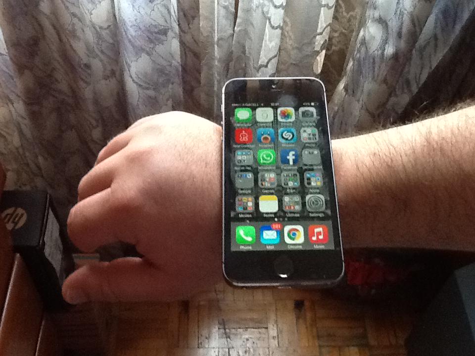 MJVega's tweet photo. Ya tengo mi #AppleWatch. Los envidiosos dirán que es Photoshop. #AppleWatchEvent #AppleSpringForward http://t.co/VVz4Di659L