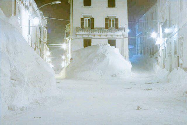 Italie : 256 cm de neige en 18 heures B_rWGp8W8AA7fHG