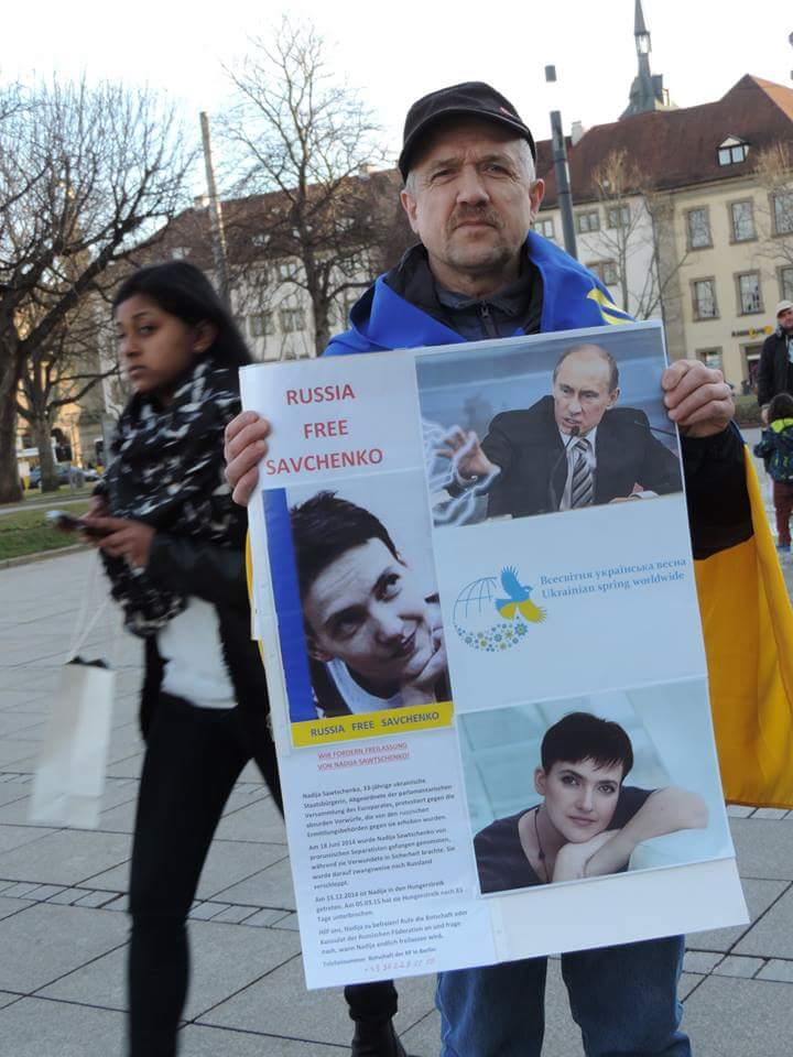 EvgeniaMer's tweet photo. Германия.
#FreeSavchenko
#uaspring http://t.co/Ecrps9e1LI