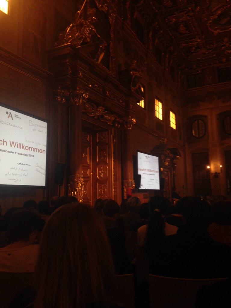 #InternationalWomensDay Frau Hildegard Rüger in #auxburg weniger als  1% des Weltvermögens gehört den Frauen