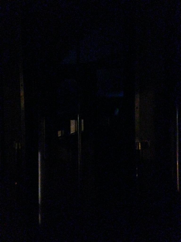 Vedere qualcosa? Neppure io... @TRENORD_miVR @ValeCPBg <a href="/Bergamonews/">Bergamonews</a> <a href="/webecodibergamo/">L'Eco di Bergamo</a> risparmio energetico treno 10925