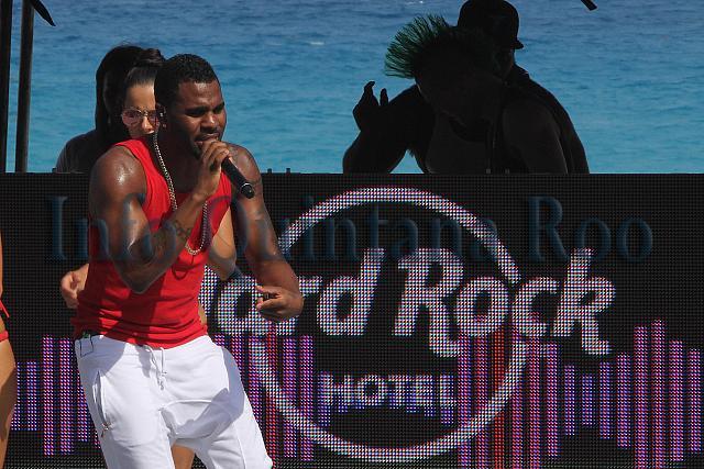 GaluCancun's tweet photo. @jasonderulo levanta el telón musical #springbreake 2015 en #Cancun http://t.co/qZsBEFBjd4 @bersantillana http://t.co/c8nk4BIFeD