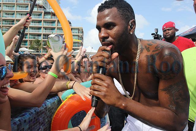 GaluCancun's tweet photo. @jasonderulo levanta el telón musical #springbreake 2015 en #Cancun http://t.co/qZsBEFBjd4 @bersantillana http://t.co/c8nk4BIFeD
