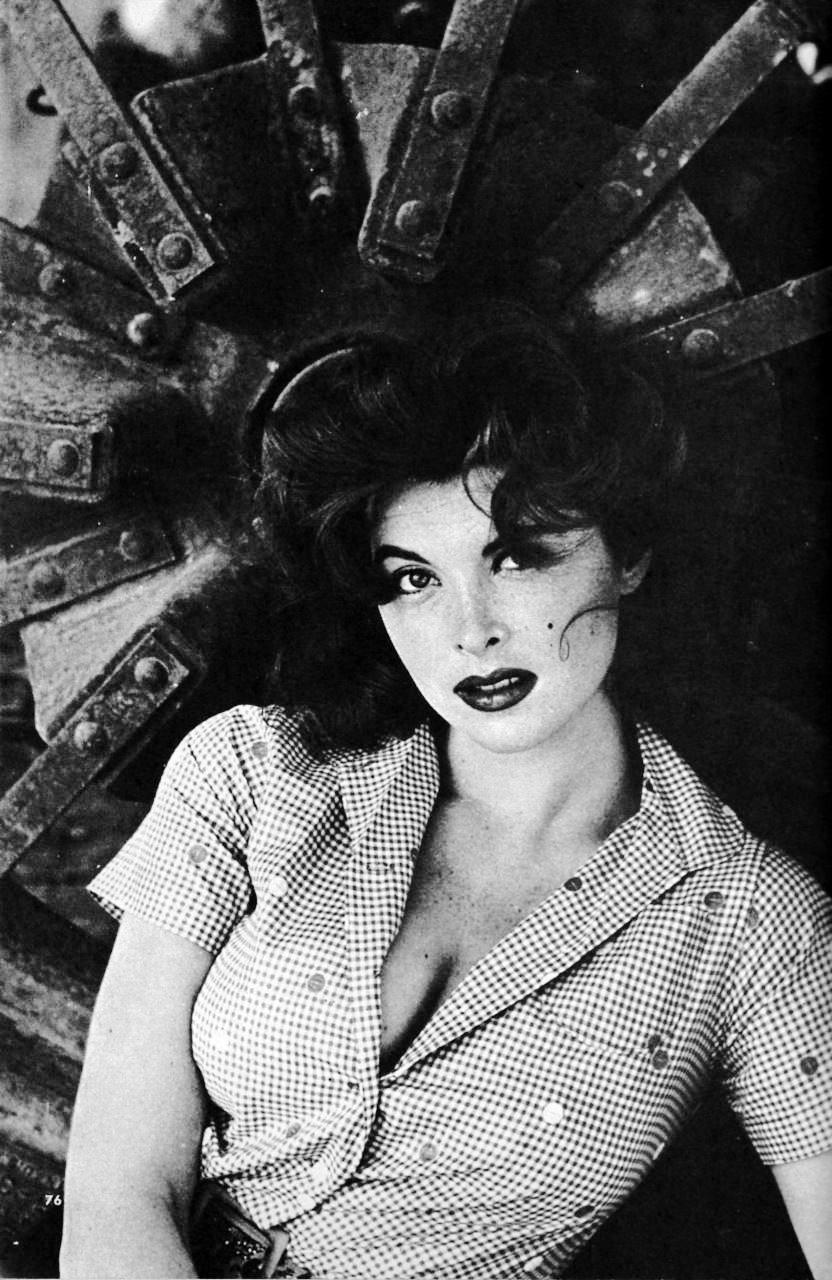 This is What Tina Louise Looked Like  in 1955 