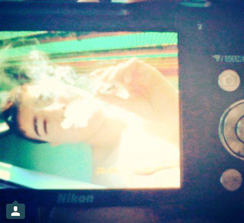 BaltasarFlow's tweet photo. Hel + xulo de mi puto barrio sa comprao una nikon y sta rayao pk el humo del sigarro le hoculta la face madafaka http://t.co/FOC2PhSvtJ