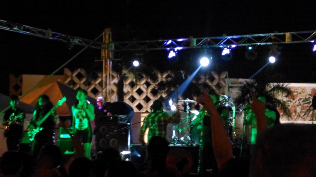 Luisantonio_cb's tweet photo. @losdeabajomx @CulturaCDMX @FILEYmx que buen festón, hermanos regresen pronto.. http://t.co/S0iSulpqJZ