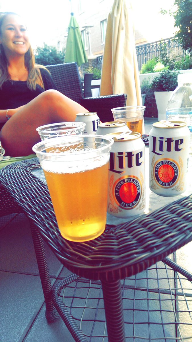 HlongChristina's tweet photo. @CoastalBeverage Miller time in Savannah http://t.co/gMDJEuRQKD