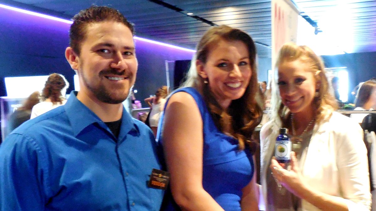 GrownByNature's tweet photo. @KristenRenton @GrownByNature @JasonDerkevics #celebrityconnected Great to meet you! #TruthAboutSupplements #nonGMO http://t.co/EsbBHHMt5E
