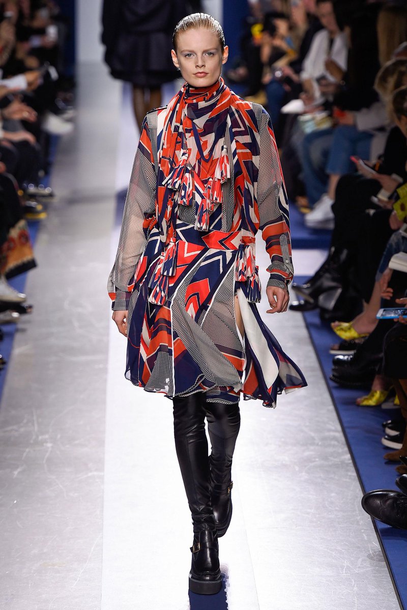 TheCut's tweet photo. See every look from the Sacai fall 2015 collection here #PFW: http://t.co/O9dBi93vjD http://t.co/emS2U33ySa