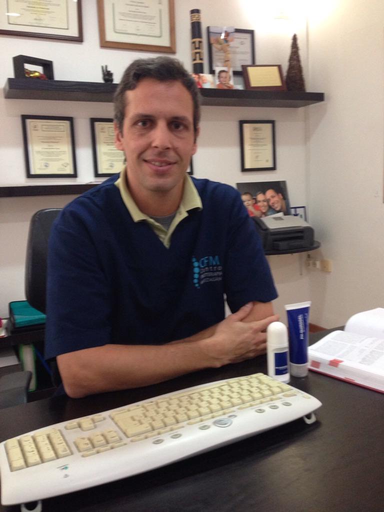 Issislen's tweet photo. Parte del equipo comercial se encuentra en Canarias,trabajando duro @UDVecindario @lechutrail @Bichillorunner http://t.co/OLqvzwP0sa