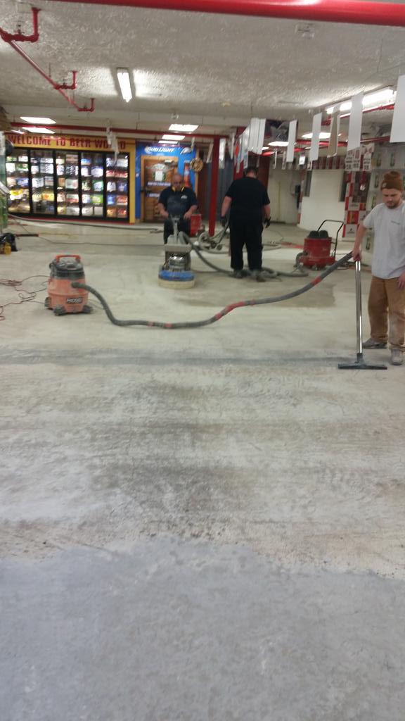 ConceptsInConcr's tweet image. 2700sqft of polyspartic &amp;amp; flake. Double broadcast and top coat. 16 hours.   #epoxy #Philadelphia #epoxypirates