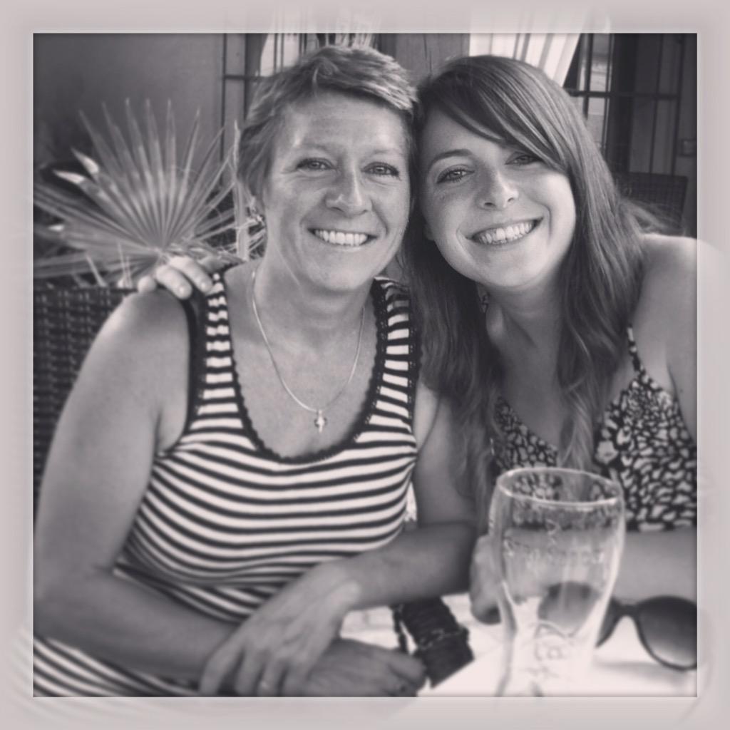 vstewart89's tweet photo. @traffordcentre my #mumandme photo! Love this lady and appreciate her so much more now I have my own little one! http://t.co/mlGVyNBviS