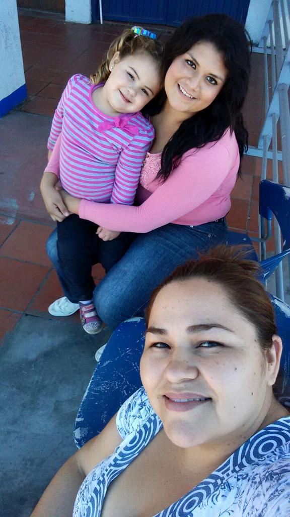 jacjackaon's tweet photo. Con la peke en el tunel del barco ☺☺😊 http://t.co/9Kyd9sdPDe