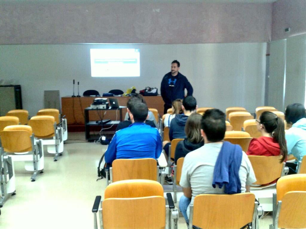 pablojmarcos's tweet photo. Sabado en el MASTER de Geriatría y Gerontología de @UCAM Geniales alumnos. Gracias http://t.co/8HsRpbyRC8