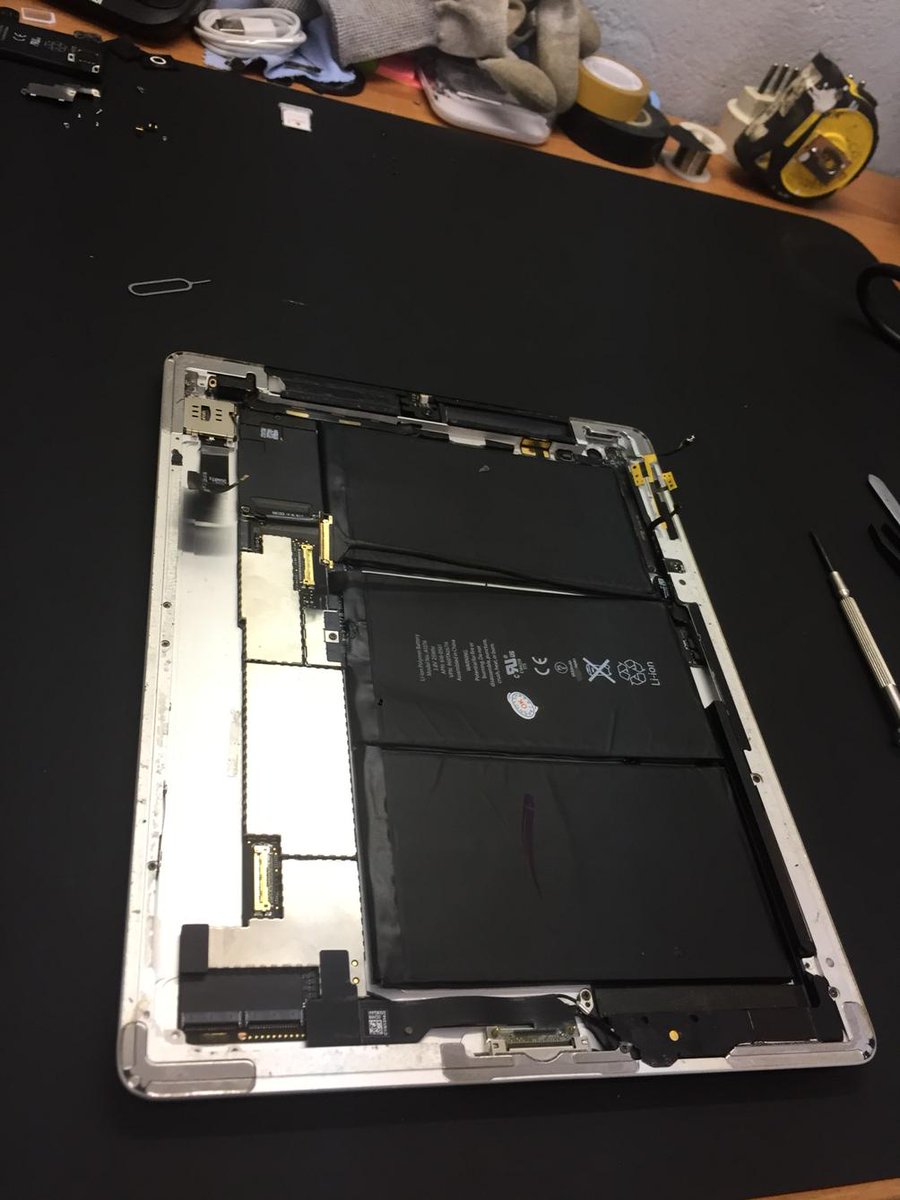 iClinicRepair's tweet photo. #sostituzionebatteria #ipad2 #sostituzionetastoaccensione http://t.co/3Mibzb8xj9