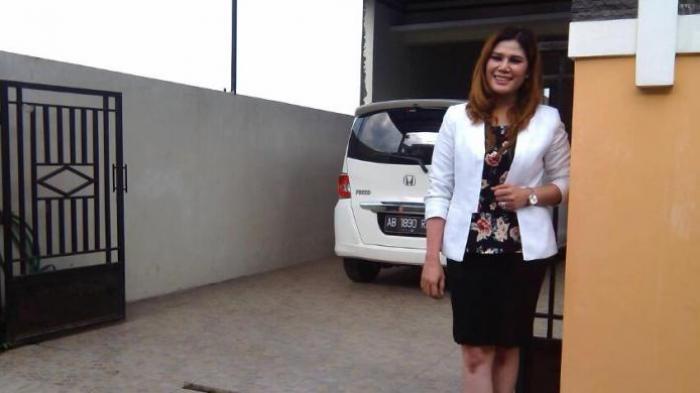 jogjamedia's tweet image. Wina Lia (40), mau dinikahi pria yg beli rumahnya di Tamanmartani, Kalasan, Sleman j.mp/1AWfhR3 #infoDIY