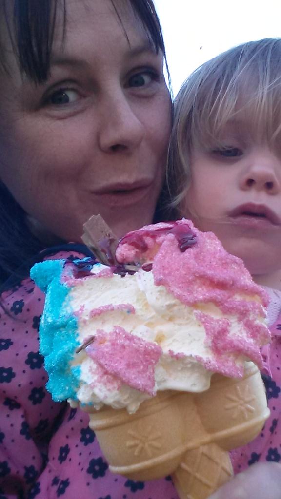joanneverno1986's tweet image. #icecream at the #park #standardbehaviour