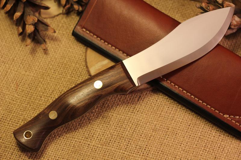 AdventureSworn's tweet photo. 15 new knives added to the store, a handful remaining (as of this post), check it out: http://t.co/bxAHH7Q03y http://t.co/cGM94oKCiq