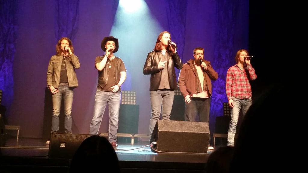 queen_bubbie's tweet image. #Mom by @garthbrooks is pulling at my heartstrings #SpringTourTour @HomeFreeGuys
