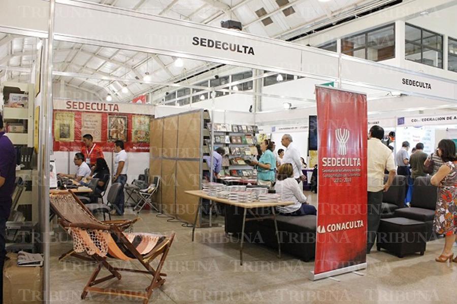 tribunacampeche's tweet photo. #Yucatán: Recibe la @FILEYmx a 40 mil visitantes en su primer fin de semana. http://t.co/1tYrqtlDNQ http://t.co/vPvQzflDc8