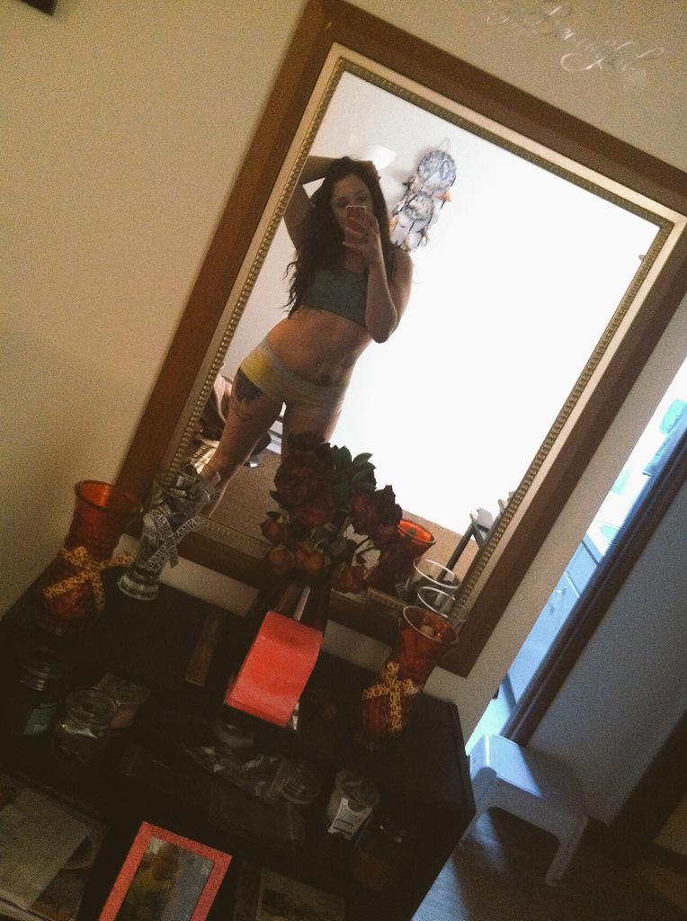 Ya_girl_mag's tweet photo. Lose dat tummy pooch gurl #workoutbitch 💪💪💪 http://t.co/WfPRFN1H0c