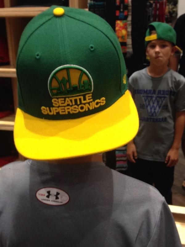 jshplhm's tweet photo. @GaryPayton_20 "GP are you wit me?" #theglove #supersonics #seattle #sonics http://t.co/zGZmYaJIKO