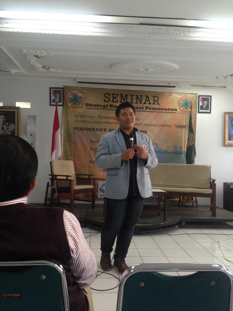 Inilah sambutan dari ketua Senat Mahasiswa UPDM(B) di seminar Strategi Komunikasi Pemasaran