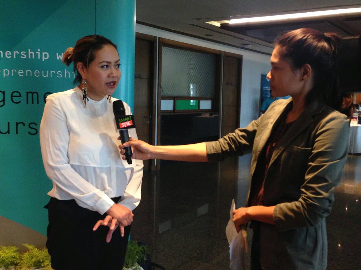 BUSEM_MME's tweet photo. คุณแคทลียา ท้วมประถม Idea Lounge ผู้ทำให้ธุรกิจCardและของชำร่วยเป็นเรื่องของ Idea ที่มีคุณค่าขึ้น  @BUSEM_MME http://t.co/b1FNYBDBUQ