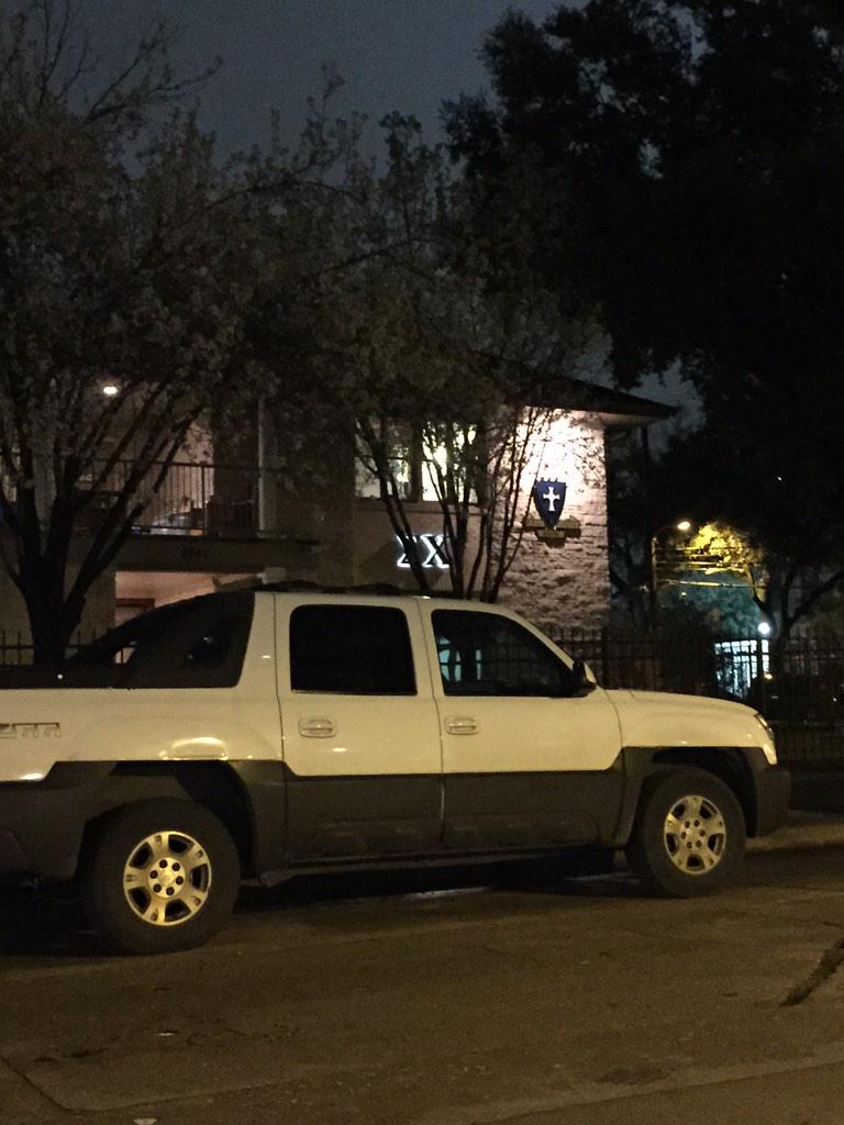Dr_Gmo_DPT's tweet image. #SigmaChi #AlphaNu at UT-Austin. Quite a bit nicer than my wonderful house back at Marquette #IotaPi #InHoc