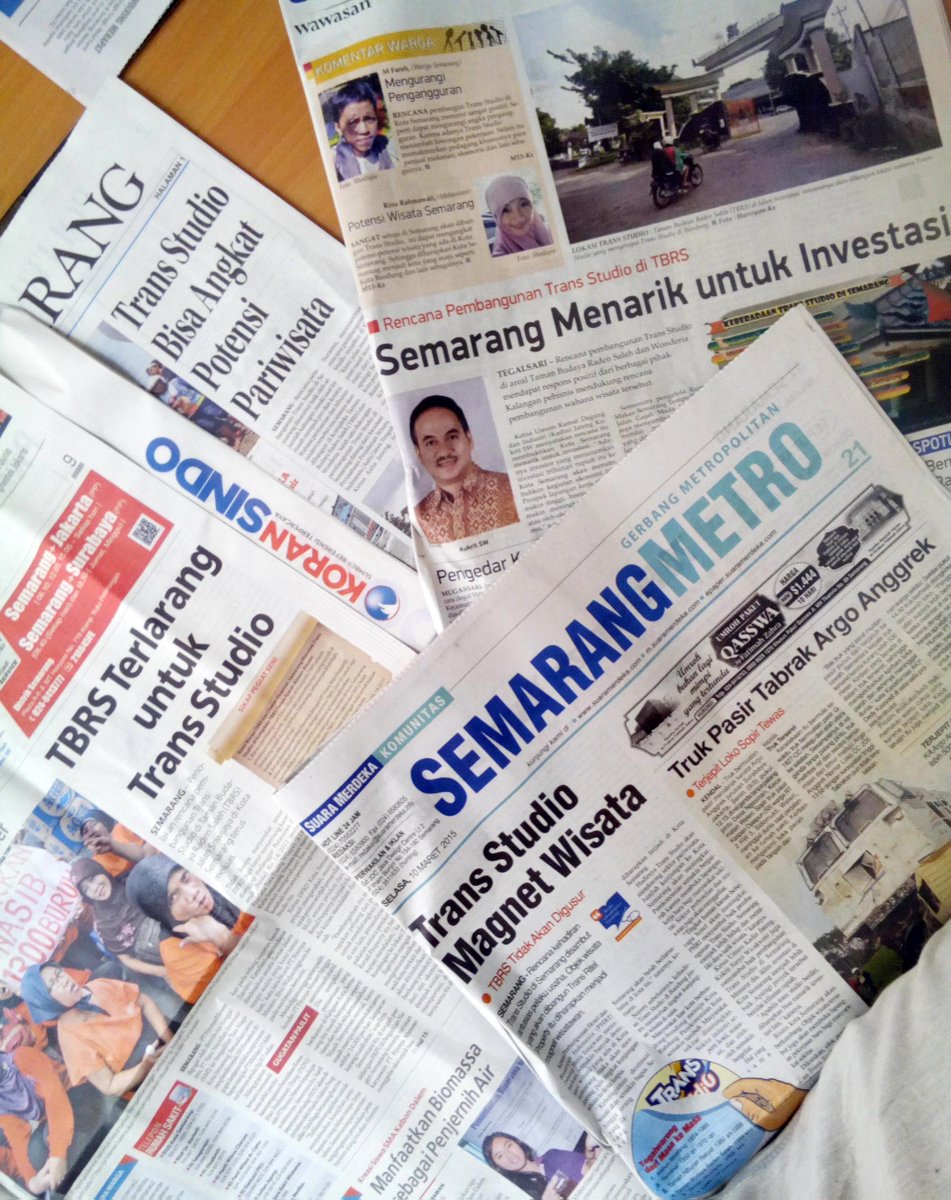 @KotaSMG "Di situ kadang pembaca koran merasa sedih,.."