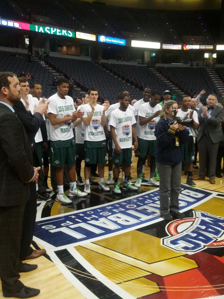 MetroConfSports's tweet photo. MBB: 2015 MAAC Basketball Champions @GoJaspers #MAACHoops15 http://t.co/YbLl1cNerF