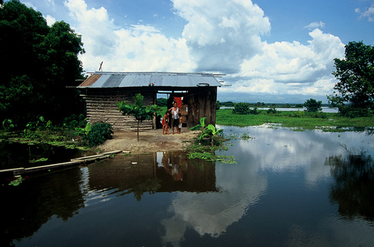 WorldBankGroup's tweet photo. Sea level rise increases river salinity in #Bangladesh, putting farms &amp; H2O supplies at risk: http://t.co/q5phZZ0rvZ http://t.co/tynhoajYNE