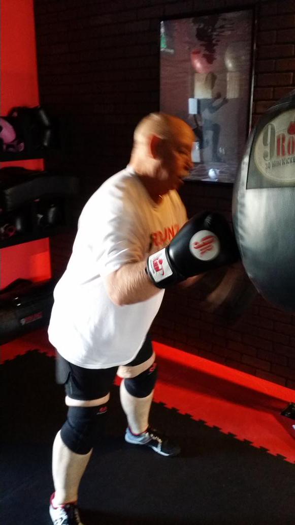 9RoundFolsomCA's tweet photo. 9Round Folsom = Fun + Fitness! http://t.co/BaXdLfI3hQ