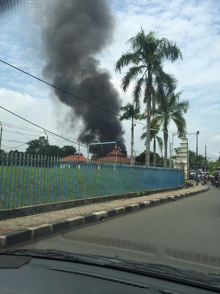 RT @oktaviamanroe:11.11  kebakaran di daerah Rawamangun, blkg kantor PAM.